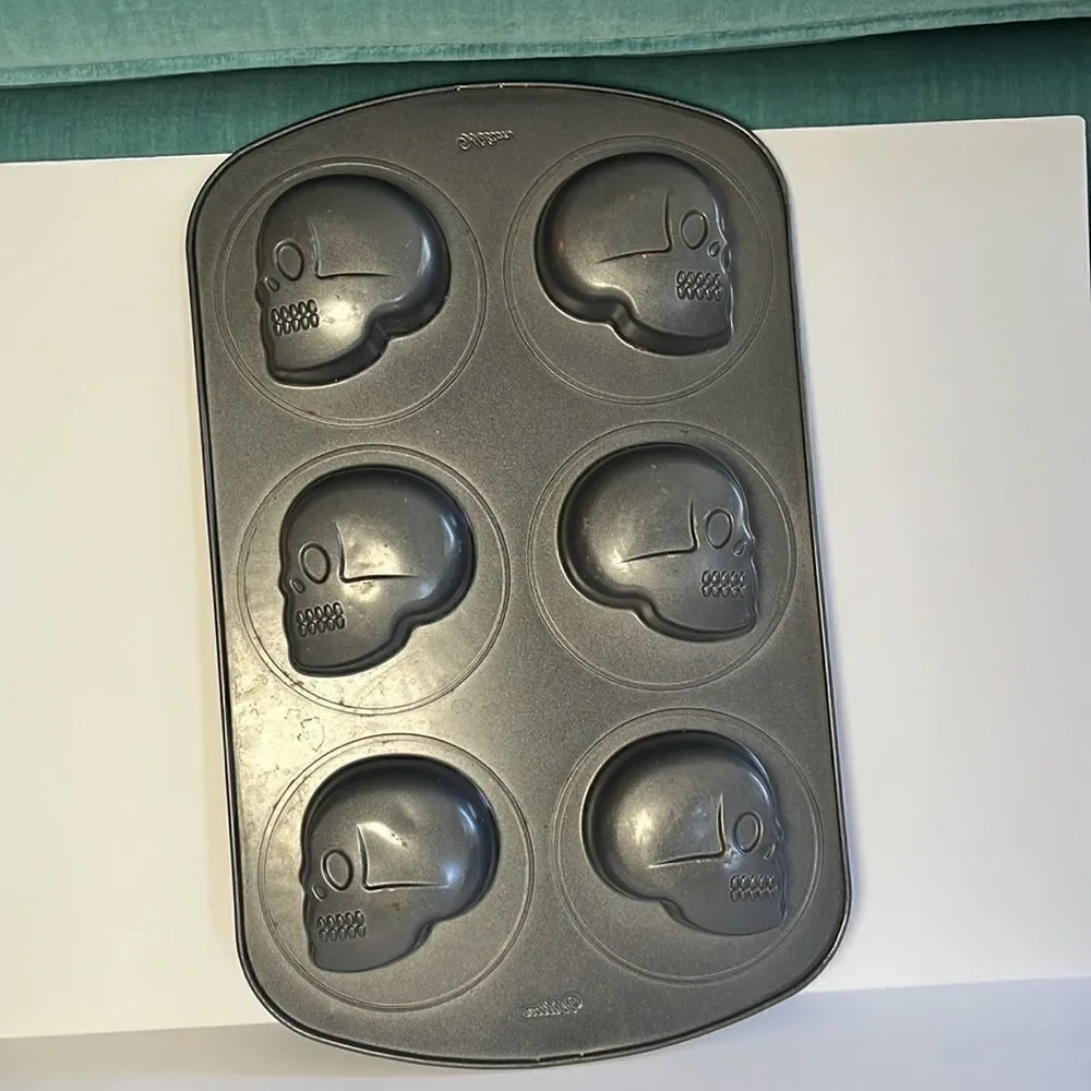 Wilton skeleton baking pan EUC
